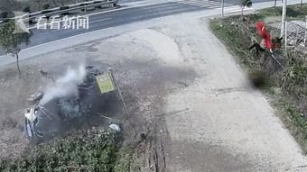 男子连续驾车11个小时带着全家遭遇翻车悲剧